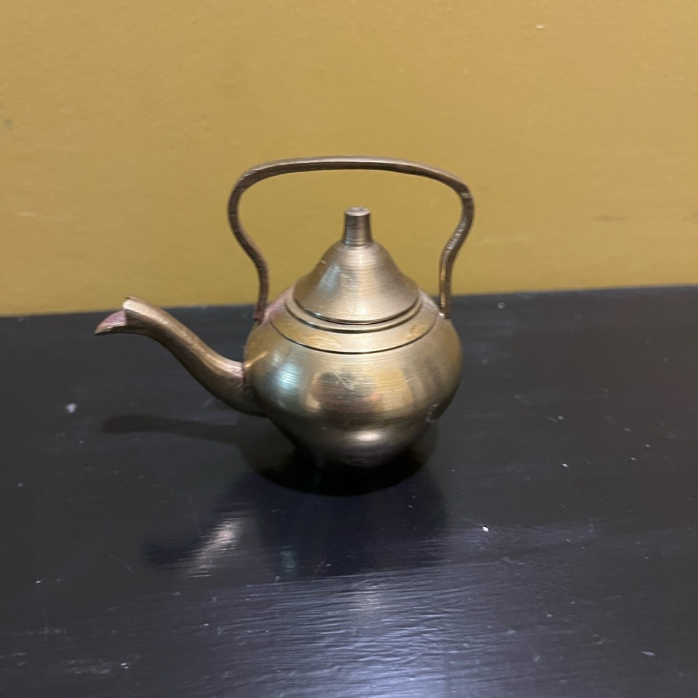 Vintage small brass kettle figurine
